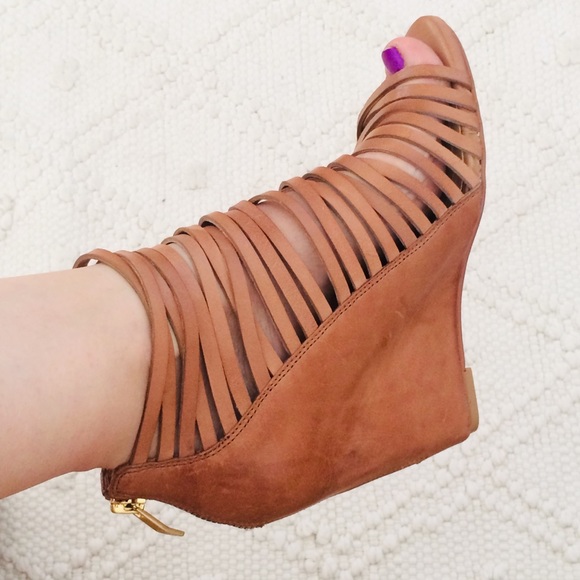 VINCE CAMUTO Leather Strap Shoes - Picture 12 of 15